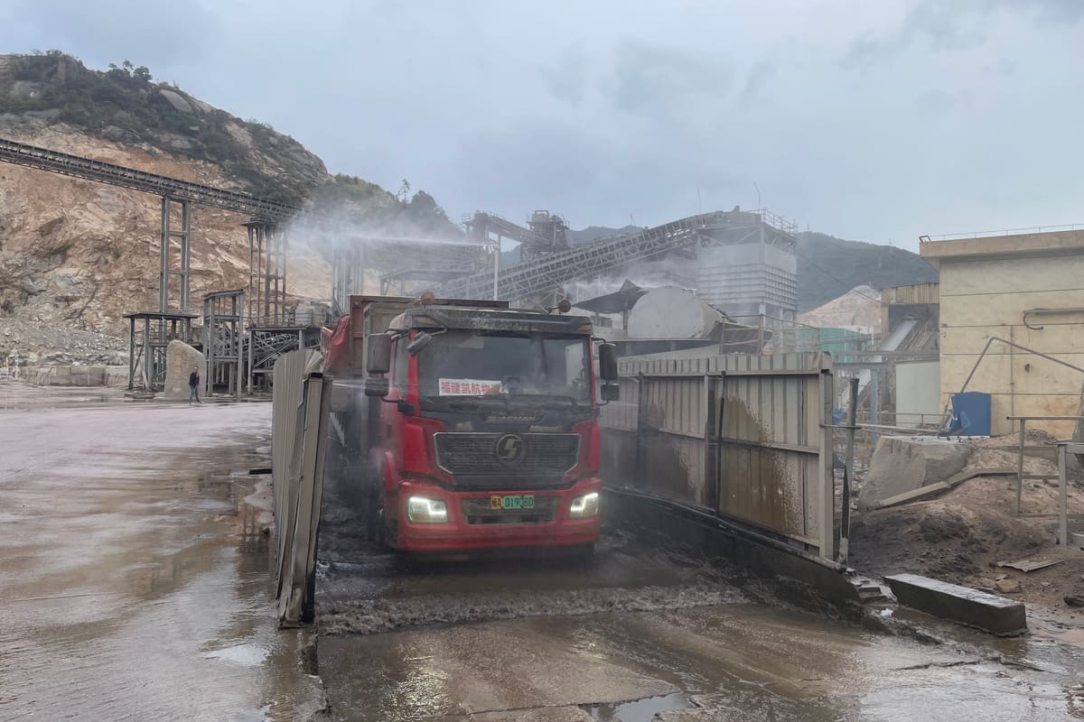 车辆洗车台净车出场
